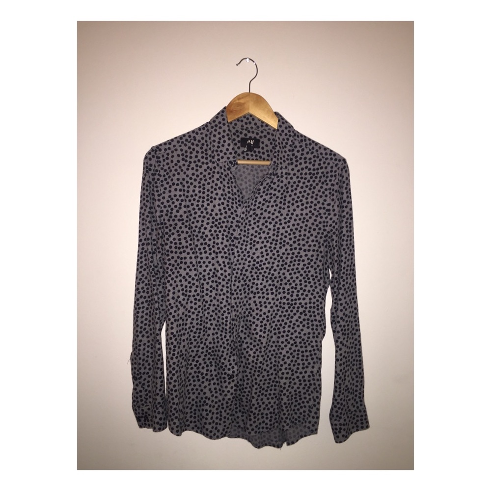 GRAY/NAVY POLKA DOT BUTTON DOWN